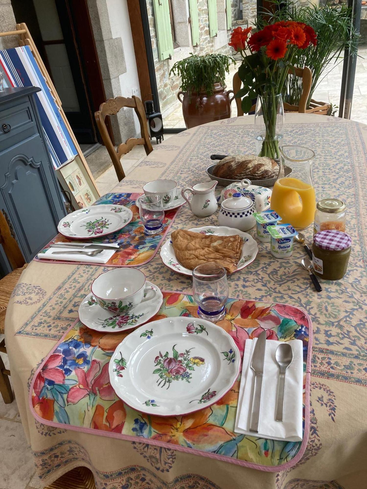 Appartement Ker Wilhelm à Ploubezre Extérieur photo